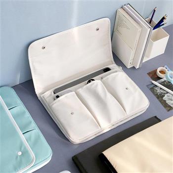 ICONIC 13吋多口袋筆電包 Multi pocket laptop pouch 13 01 Ivory