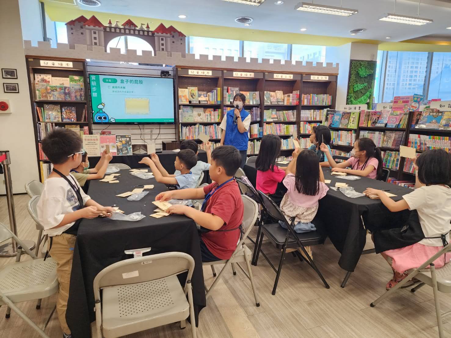 小小學堂與親子閱讀活動照片四